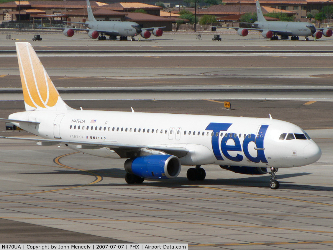 N470UA, 2001 Airbus A320-232 C/N 1427, Taxiing to the gate