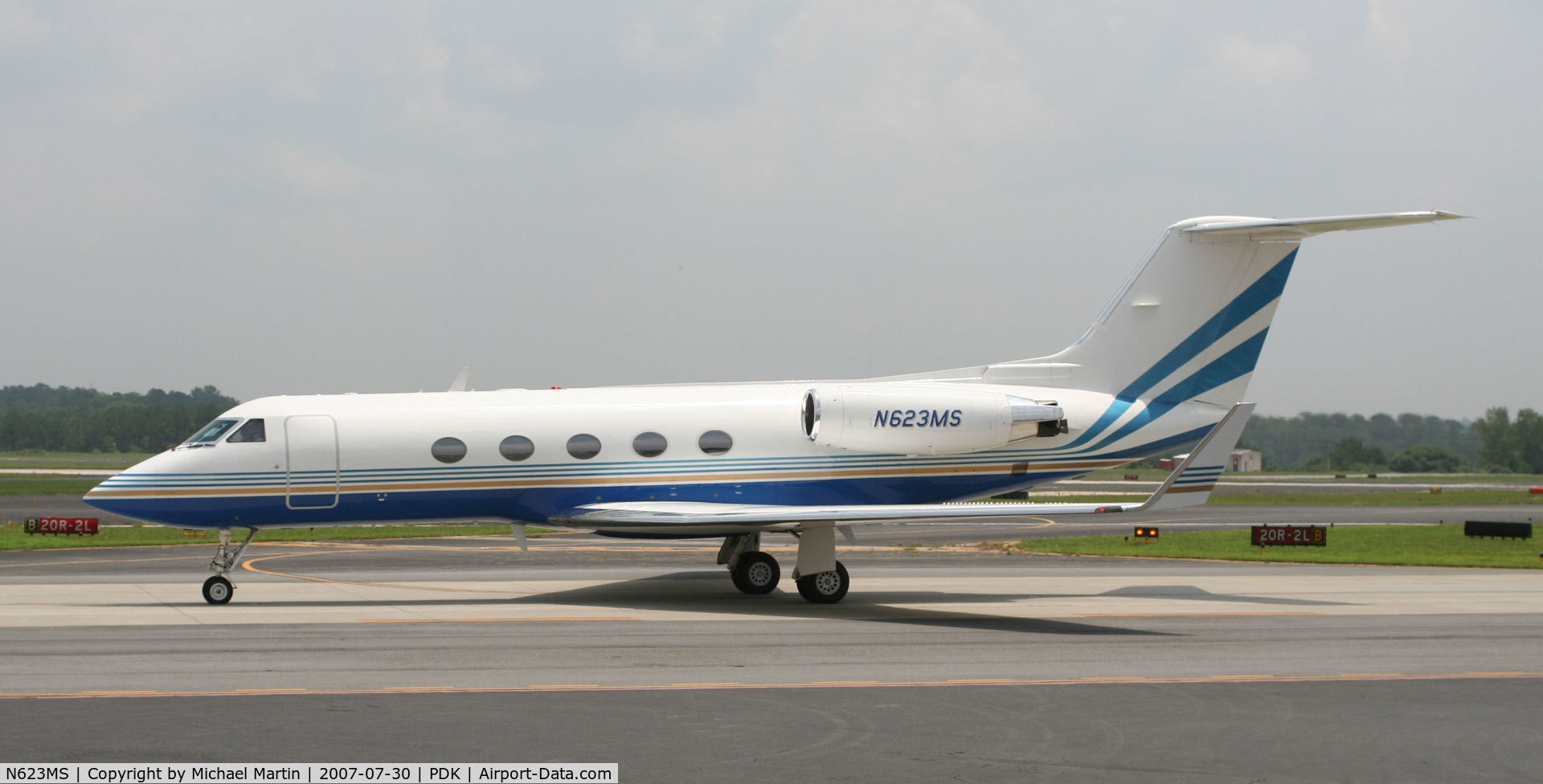 N623MS, 1982 Gulfstream American G-1159A Gulfstream III C/N 351, Taxing to Signature Flight Services
