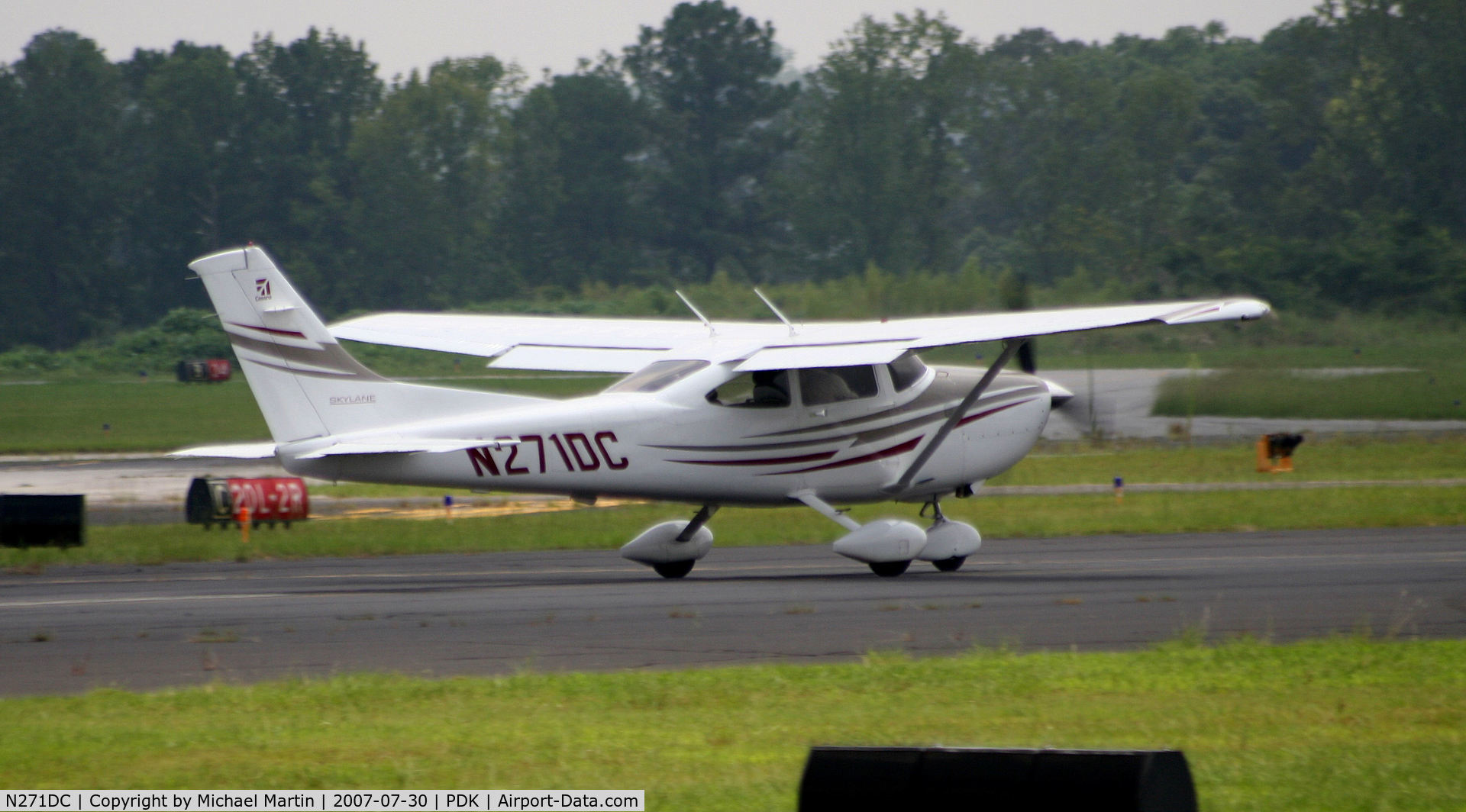 N271DC, 2005 Cessna 182T Skylane C/N 18281579, Landing Runway 20R