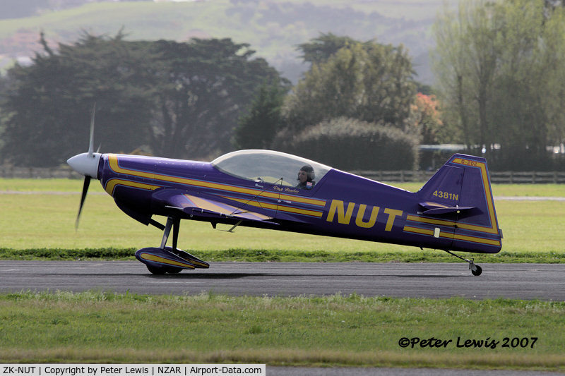 ZK-NUT, Giles G-202 C/N G202028, state-of-the-art aerobatic mount