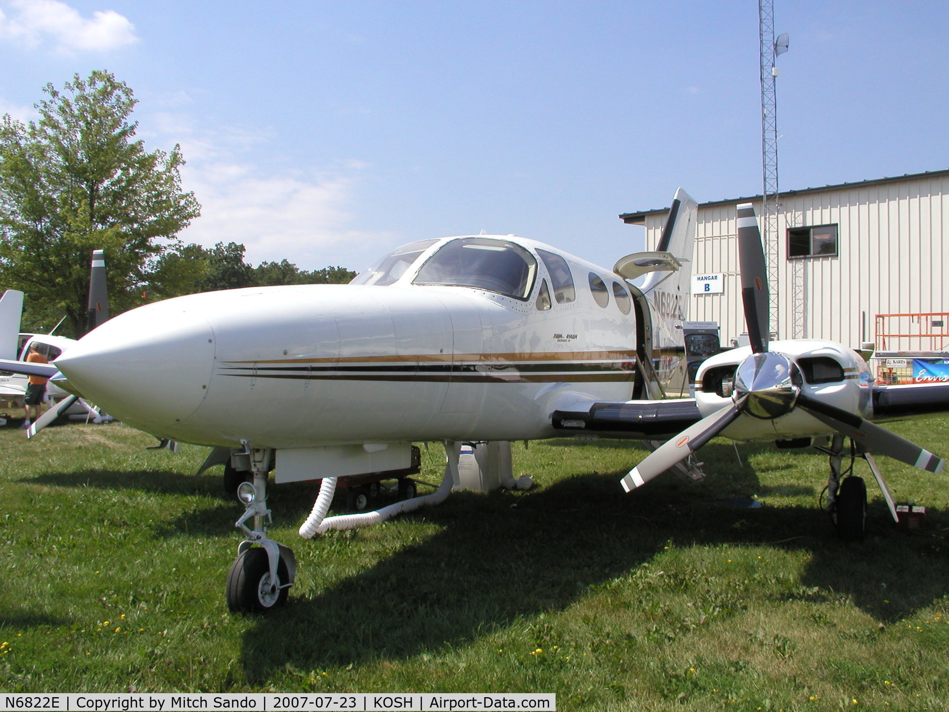 N6822E, 1981 Cessna 414A Chancellor C/N 414A-0807, EAA AirVenture 2007.