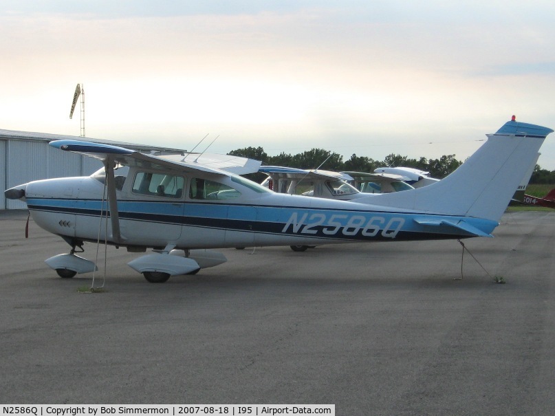 N2586Q, 1966 Cessna 182K Skylane C/N 18257786, On the ramp at Kenton, OH