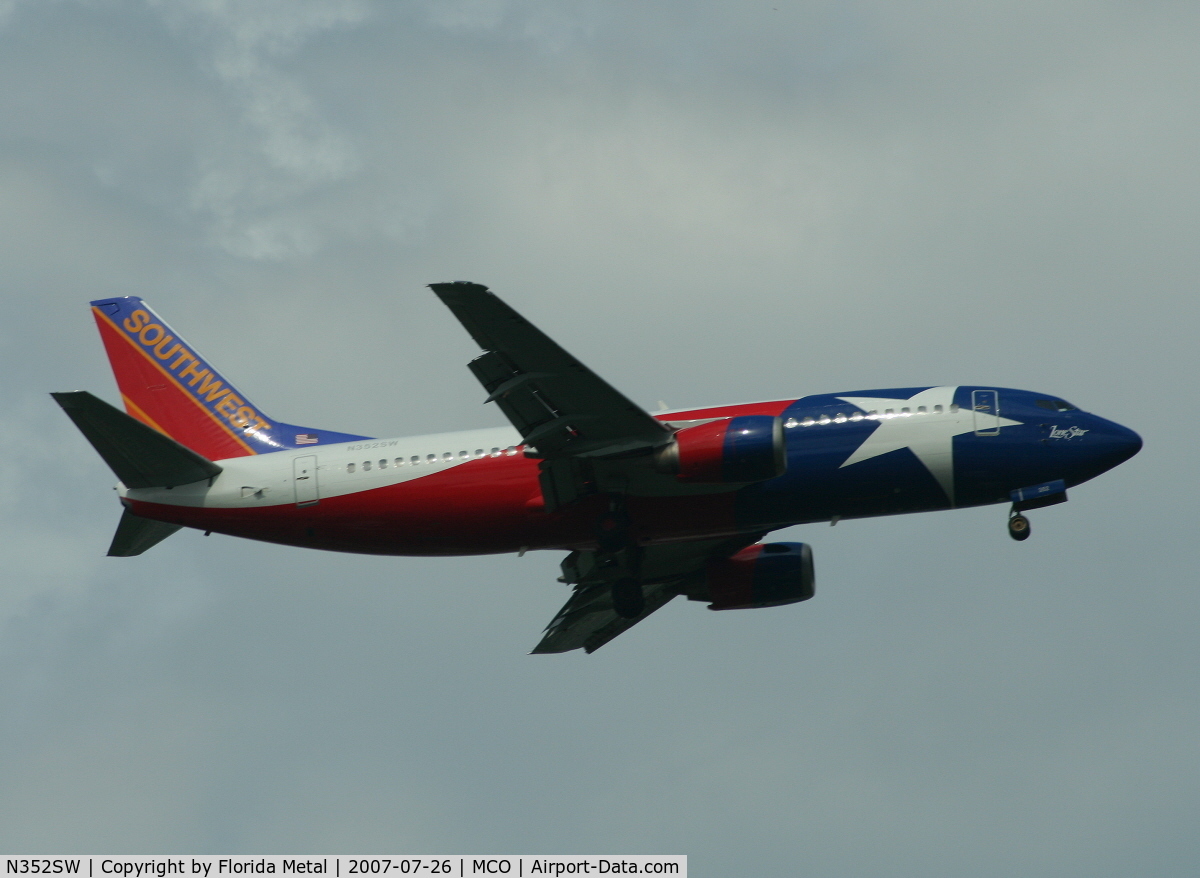 N352SW, 1990 Boeing 737-3H4 C/N 24888, Lone Star 1