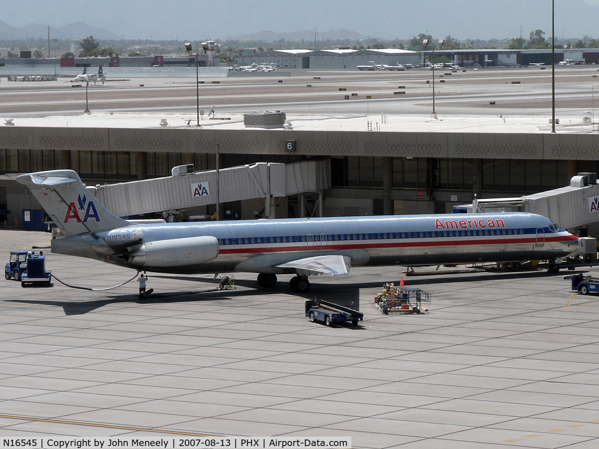 N16545, 1990 McDonnell Douglas MD-82 (DC-9-82) C/N 53027, At the gate