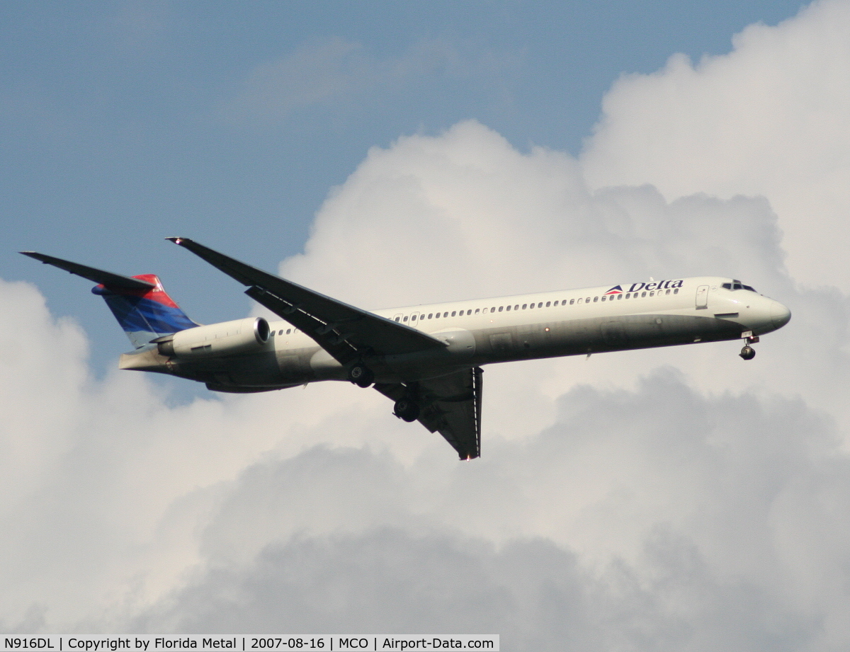 N916DL, 1988 McDonnell Douglas MD-88 C/N 49591, Delta