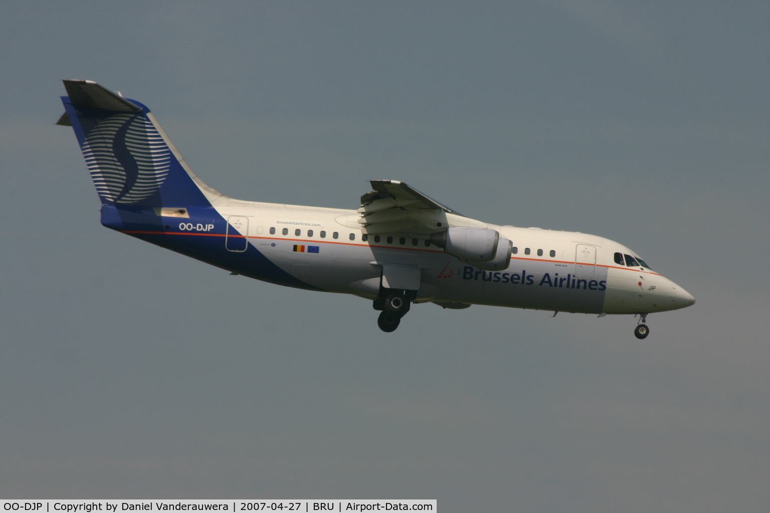 OO-DJP, 1996 British Aerospace Avro 146-RJ85 C/N E.2287, descending to rwy 02