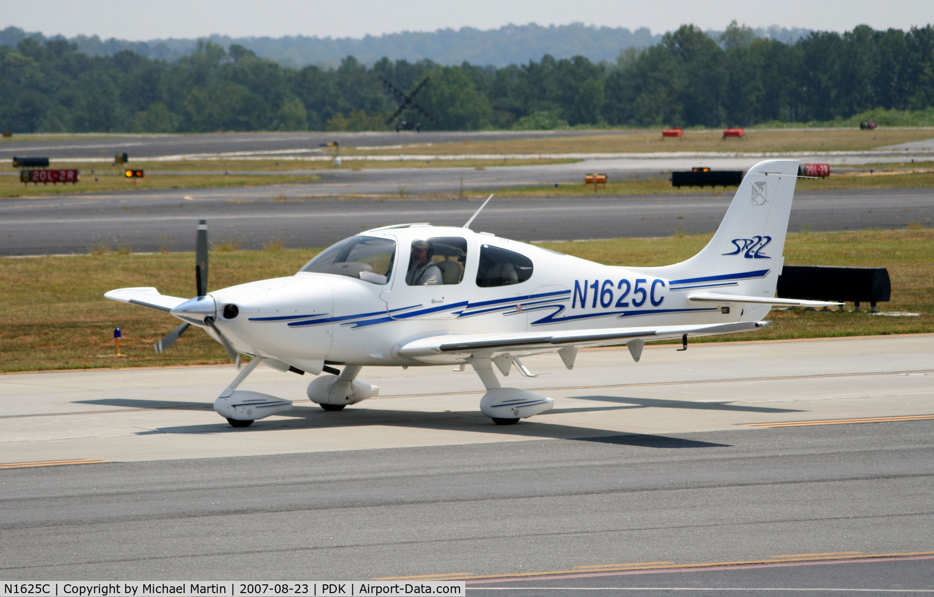 N1625C, 2003 Cirrus SR22 C/N 0584, Taxing to Epps Air Service