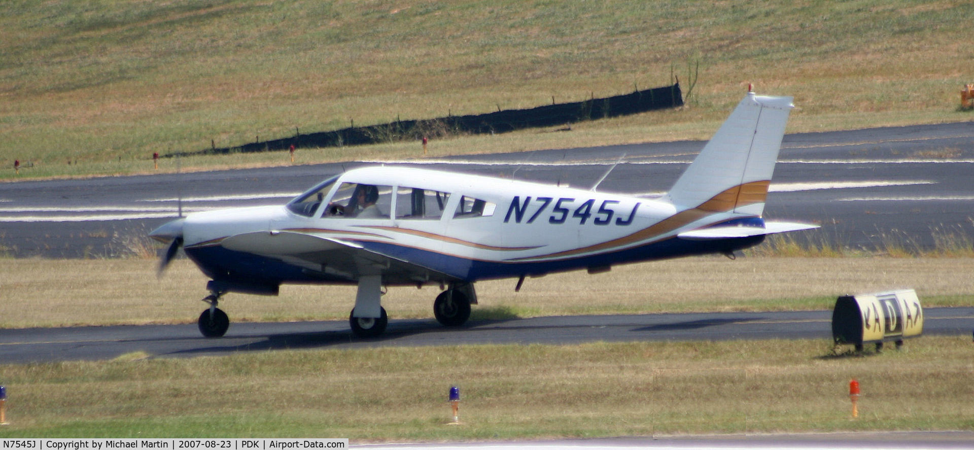 N7545J, 1968 Piper PA-28R-180 Cherokee Arrow C/N 28R-30918, Taxing to Epps Air Service