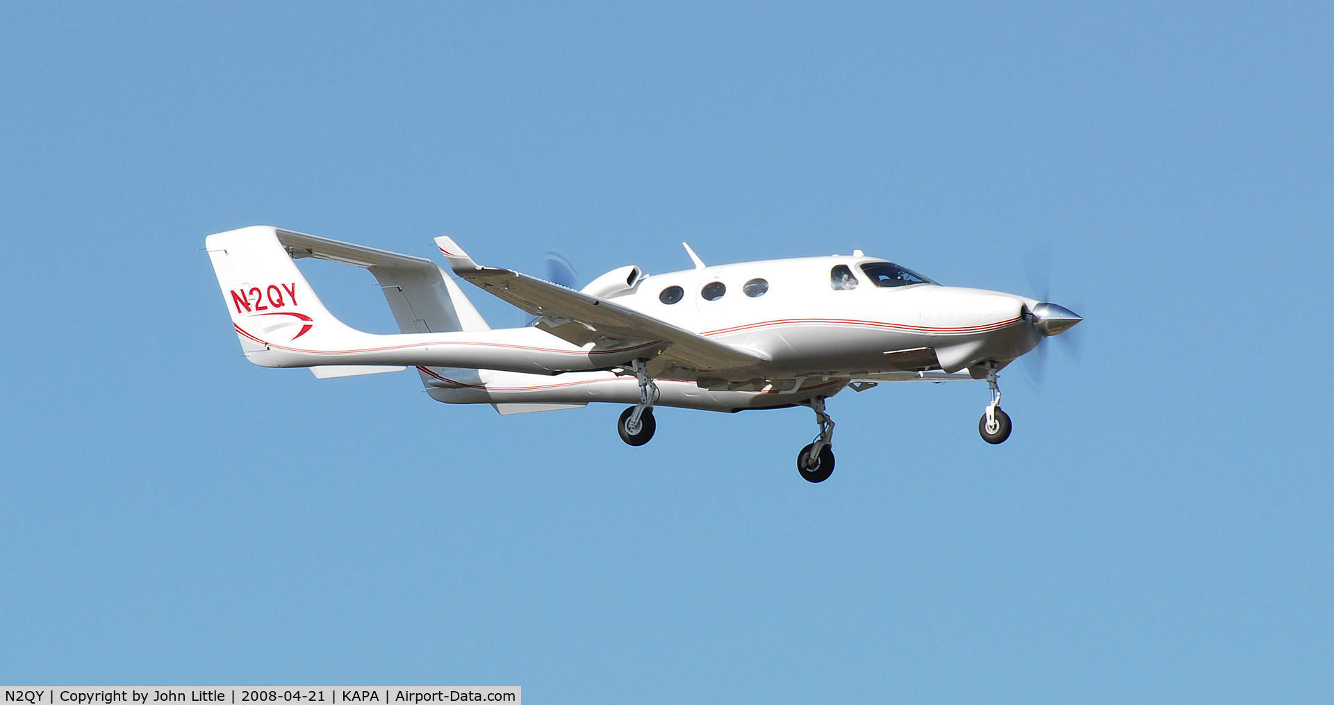 N2QY, 2006 Adam Aircraft A500 C/N 0007, Landing 35R from South Circle