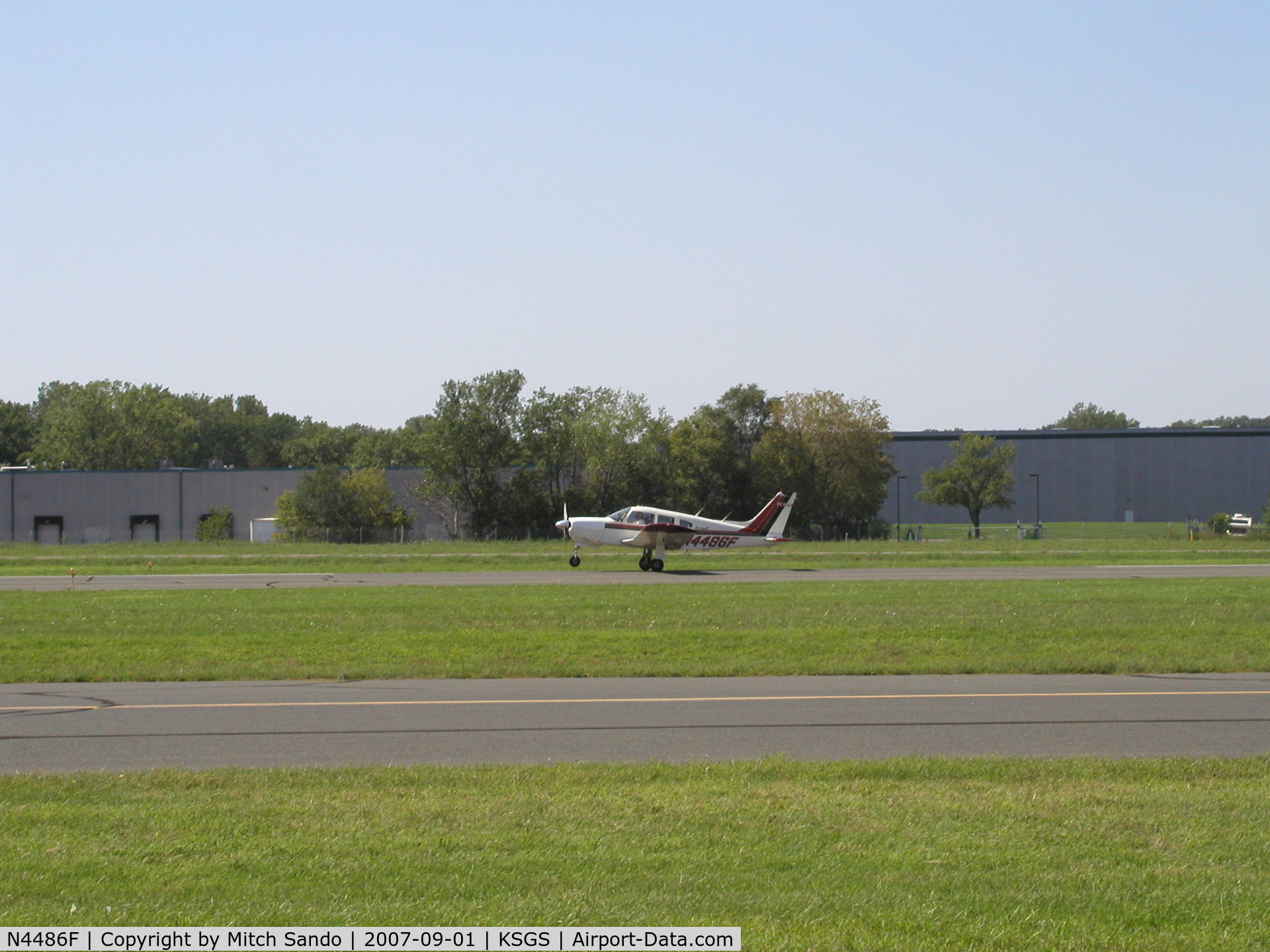 N4486F, 1976 Piper PA-28R-200 C/N 28R-7635411, Taking off Runway 16.