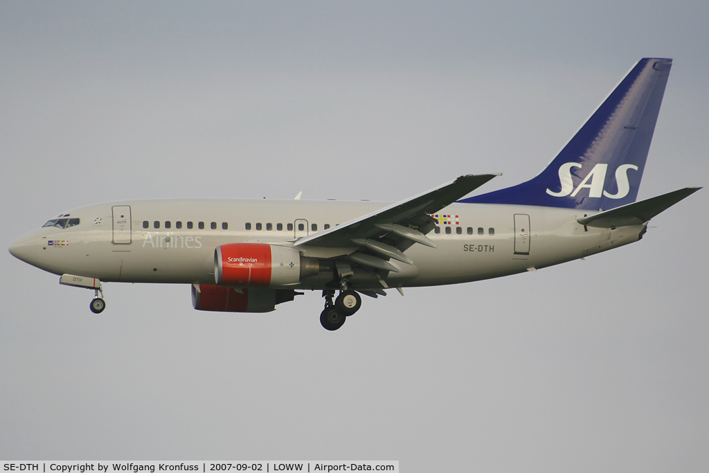 SE-DTH, 1999 Boeing 737-683 C/N 28313, without Scandinavian titles