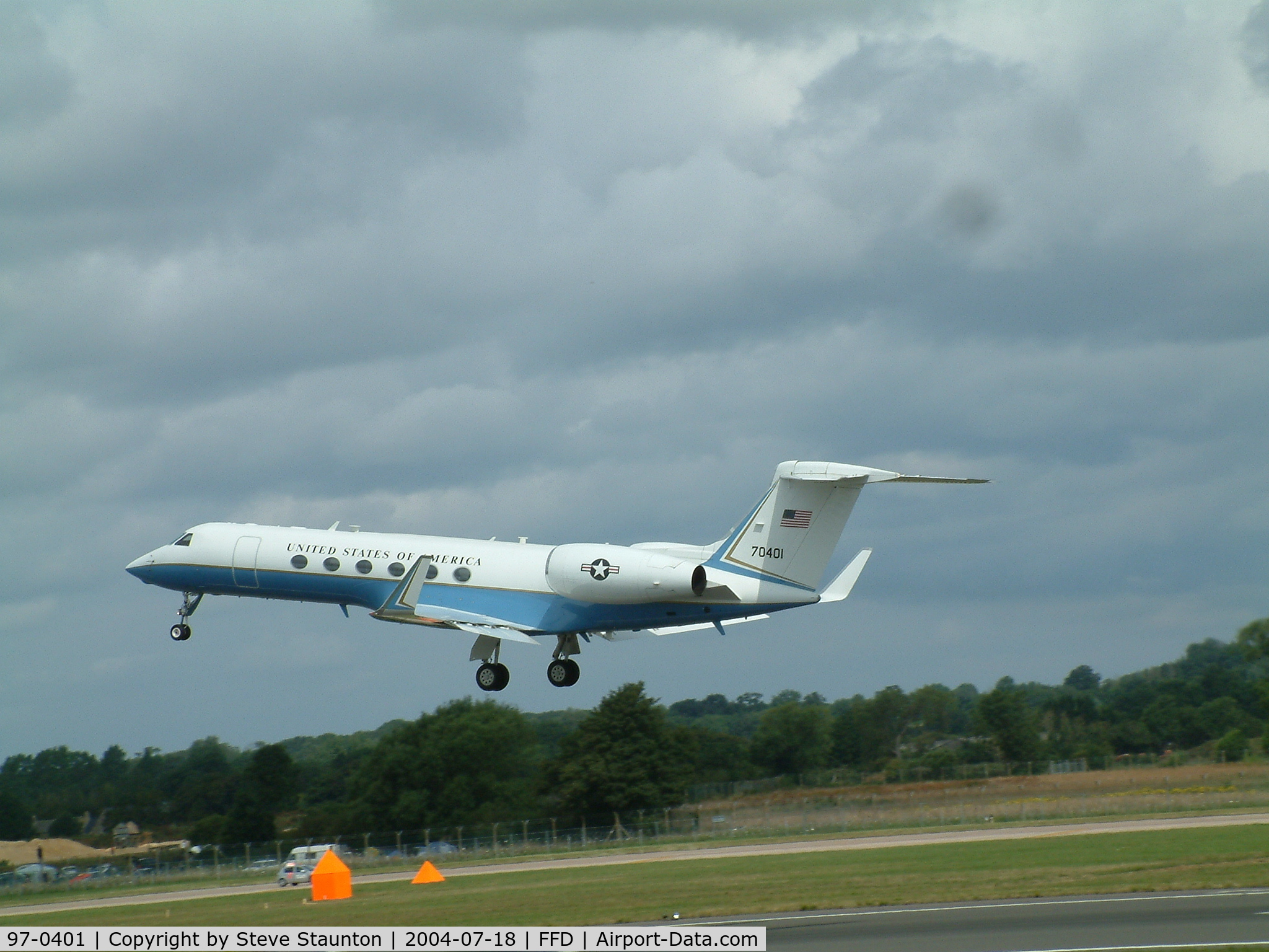 97-0401, 1997 Gulfstream Aerospace C-37A (Gulfstream V) C/N 542, Royal International Air Tattoo 2004
