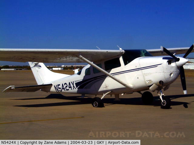 N5424X, 1978 Cessna TU206G Turbo Stationair C/N U20604524, Spotted with flat tire Noted to be involved in an accident in 2006 http://www.ntsb.gov/ntsb/brief.asp?ev_id=20060718X00961&key=1