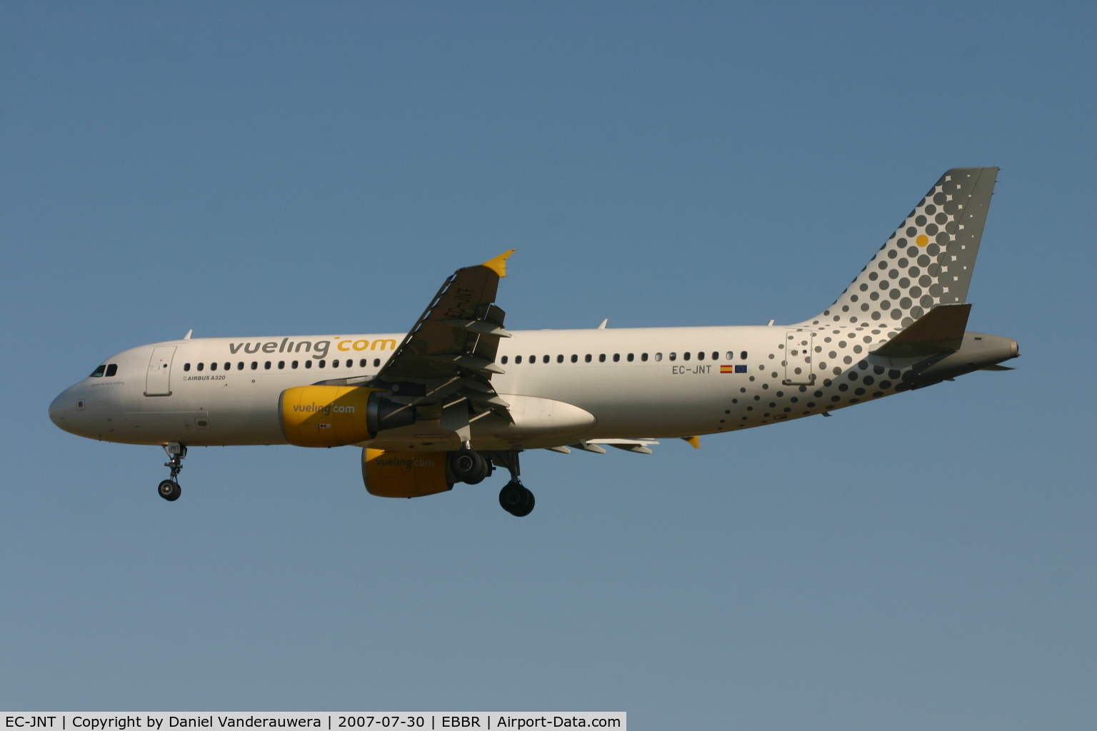 EC-JNT, 2005 Airbus A320-214 C/N 2623, arrival of flight VY5210 to rwy 25L