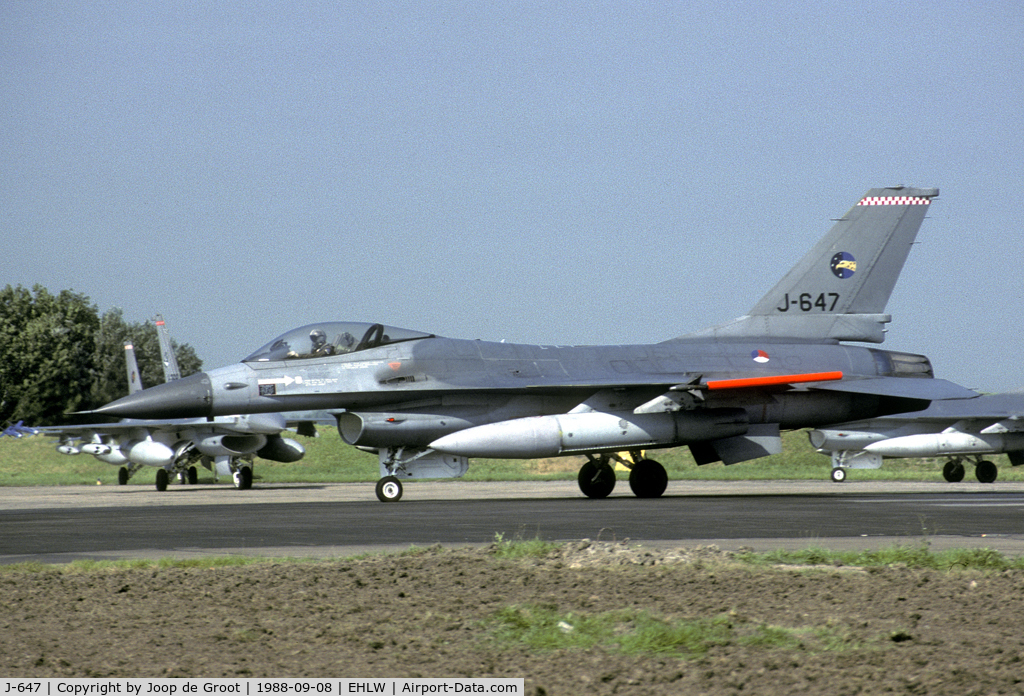 J-647, Fokker F-16A Fighting Falcon C/N 6D-79, 306 Sqn F-16 prepares for take off. In the background are exaples of 312 and 313 Sqn.