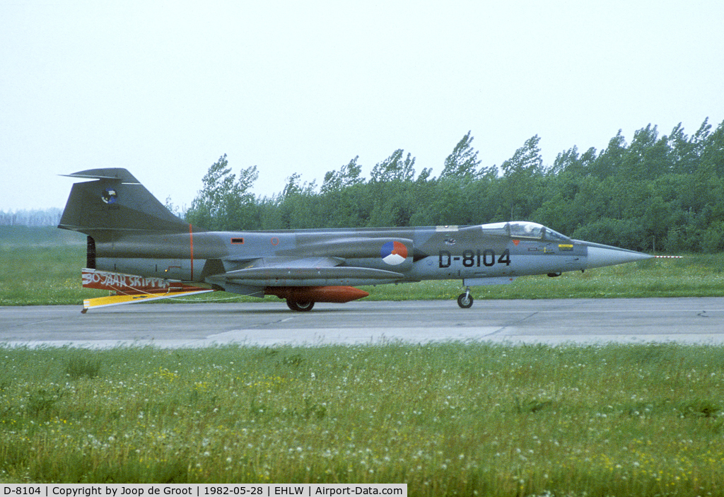 D-8104, Lockheed F-104G Starfighter C/N 683-8104, As can be seen on the dart the pilot 