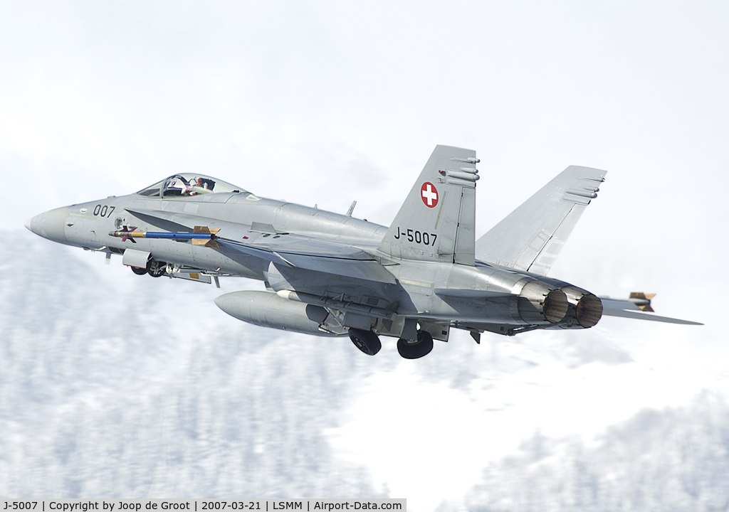J-5007, McDonnell Douglas F/A-18C Hornet C/N 1335/SFC007, Flying if front of a typical white out due to fresh fallen snow.