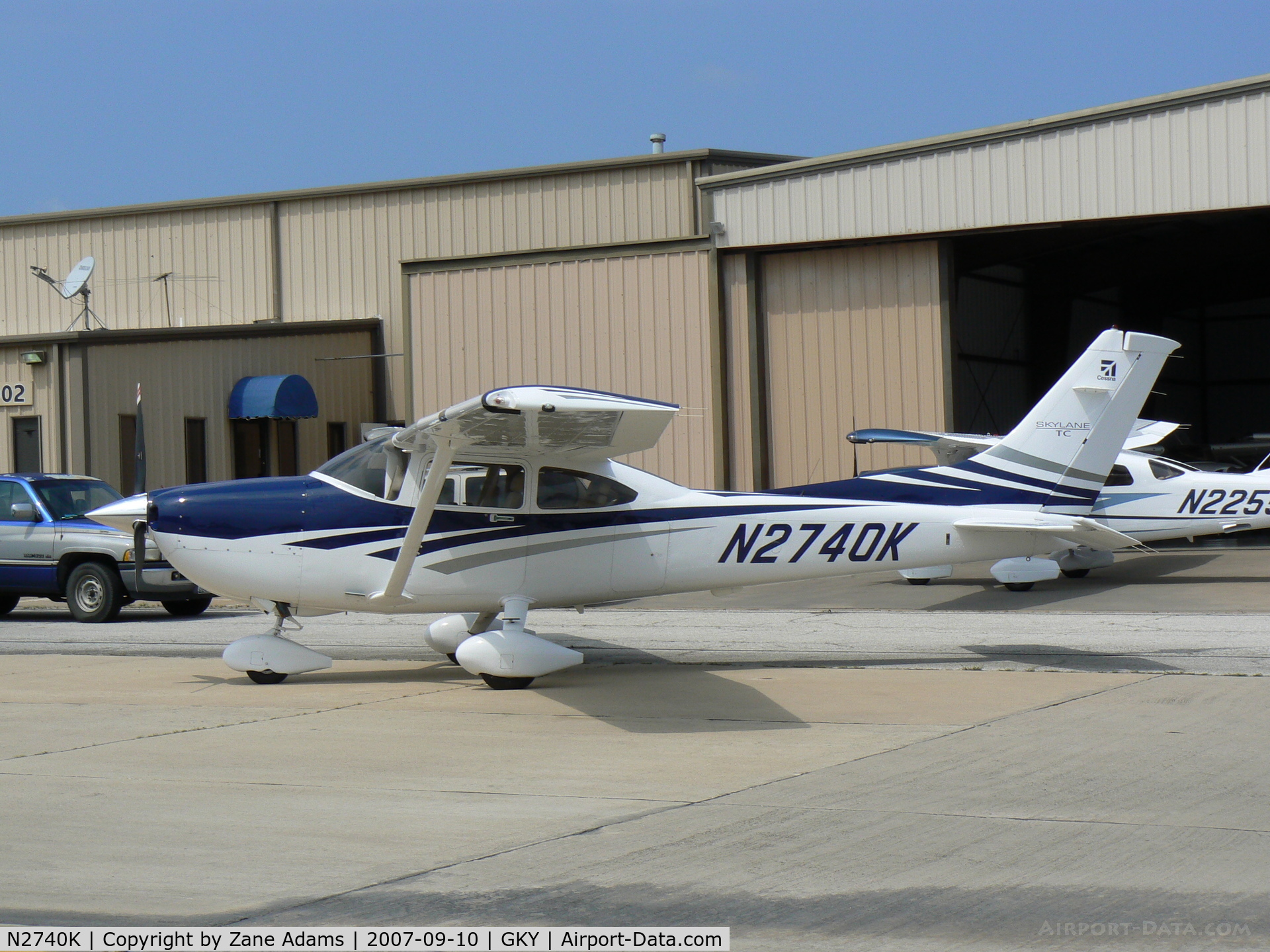 N2740K, 2006 Cessna T182T Turbo Skylane C/N T18208514, Great looking new Cessna at Van Bortels