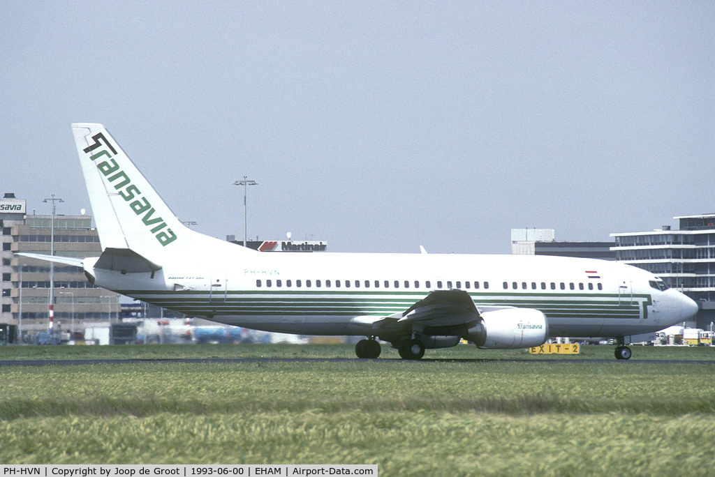 PH-HVN, 1989 Boeing 737-3K2 C/N 24327, still wearing its old colors. Now wfu.