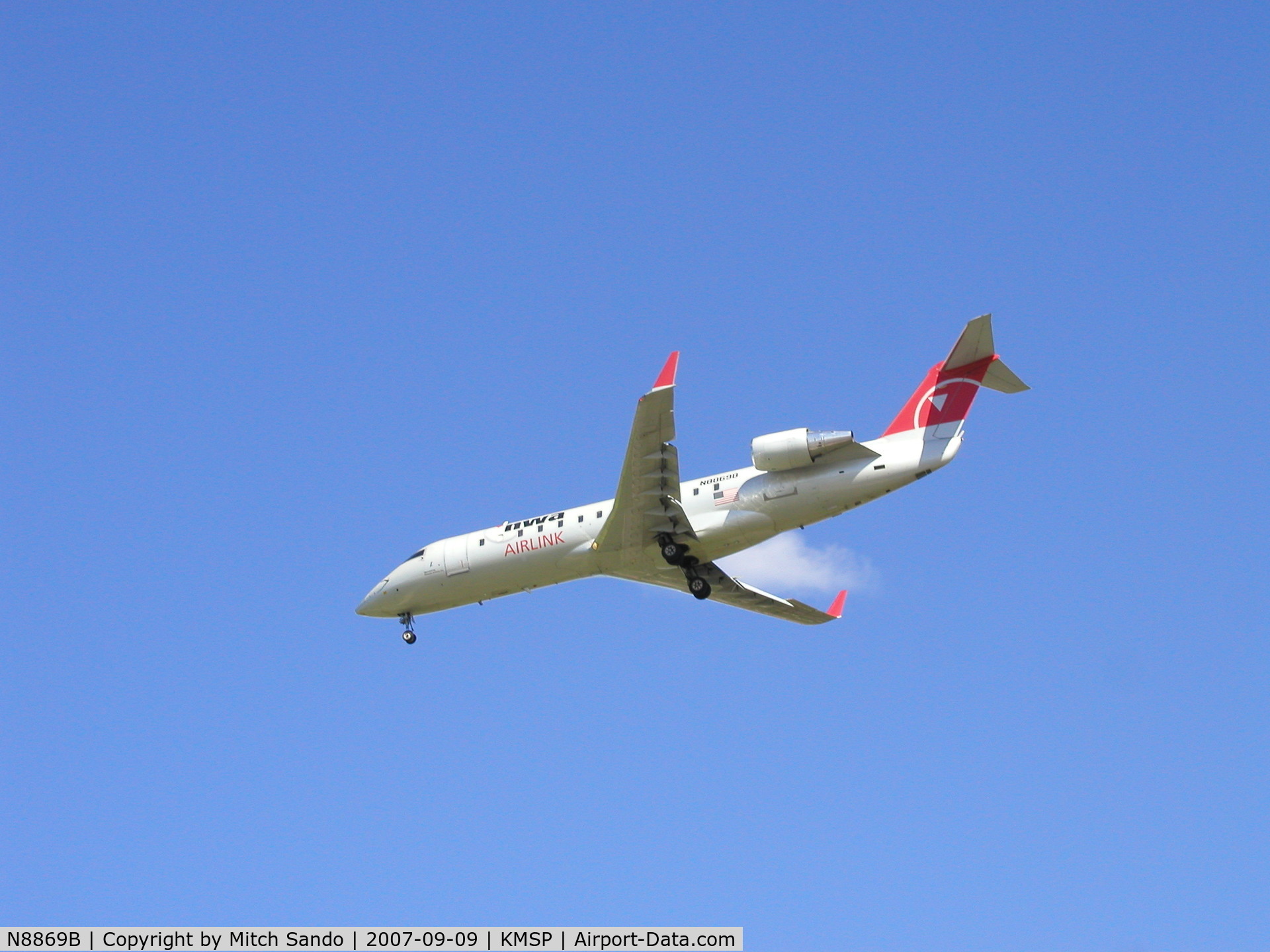 N8869B, 2003 Canadair CRJ-440 (CL-600-2B19) Regional Jet C/N 7869, FLG5623 landing Runway 35 from Lincoln, NE (LNK).