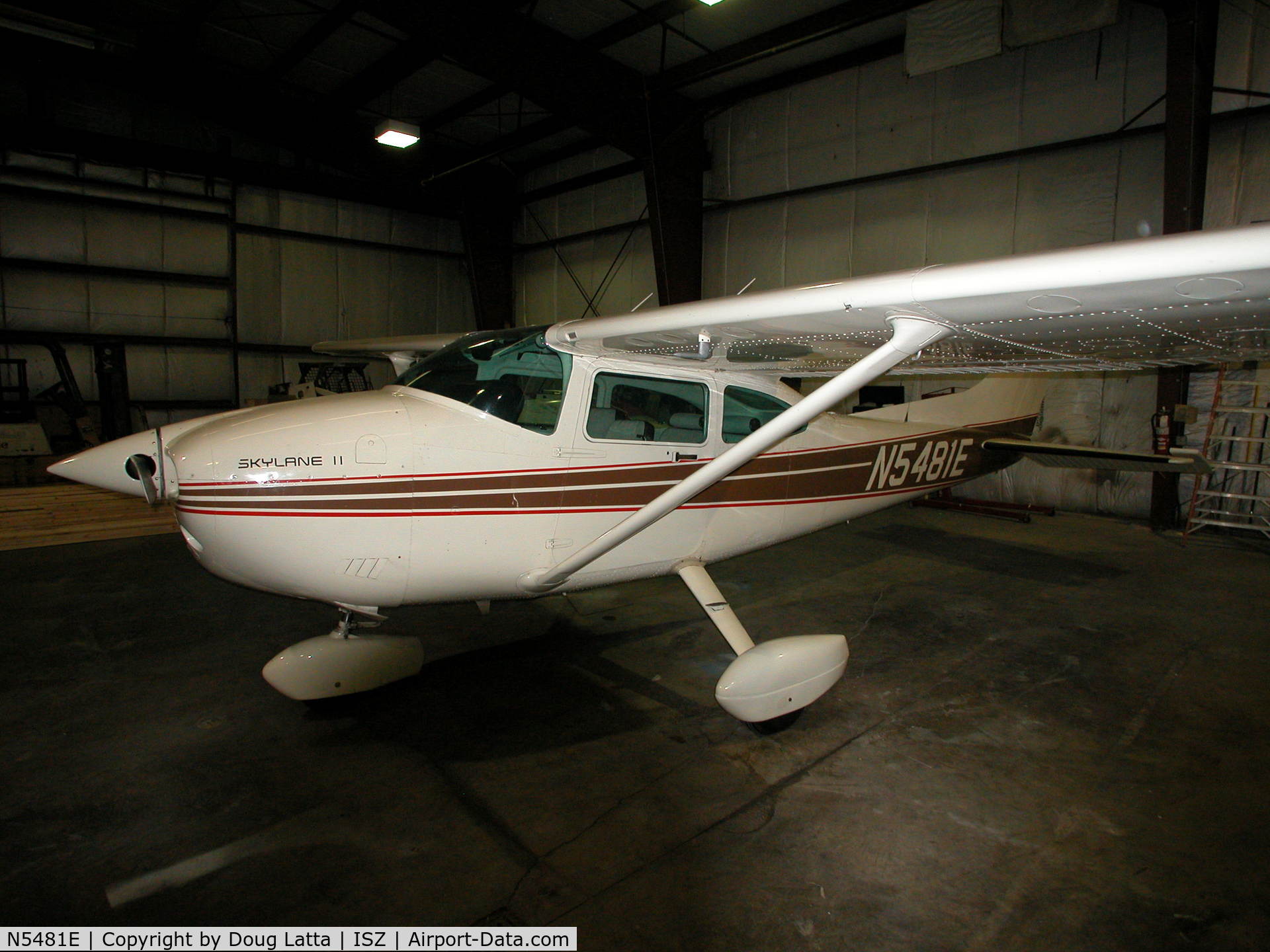 N5481E, Cessna 182R Skylane C/N 18268325, Inside Blue Ash Aviation
