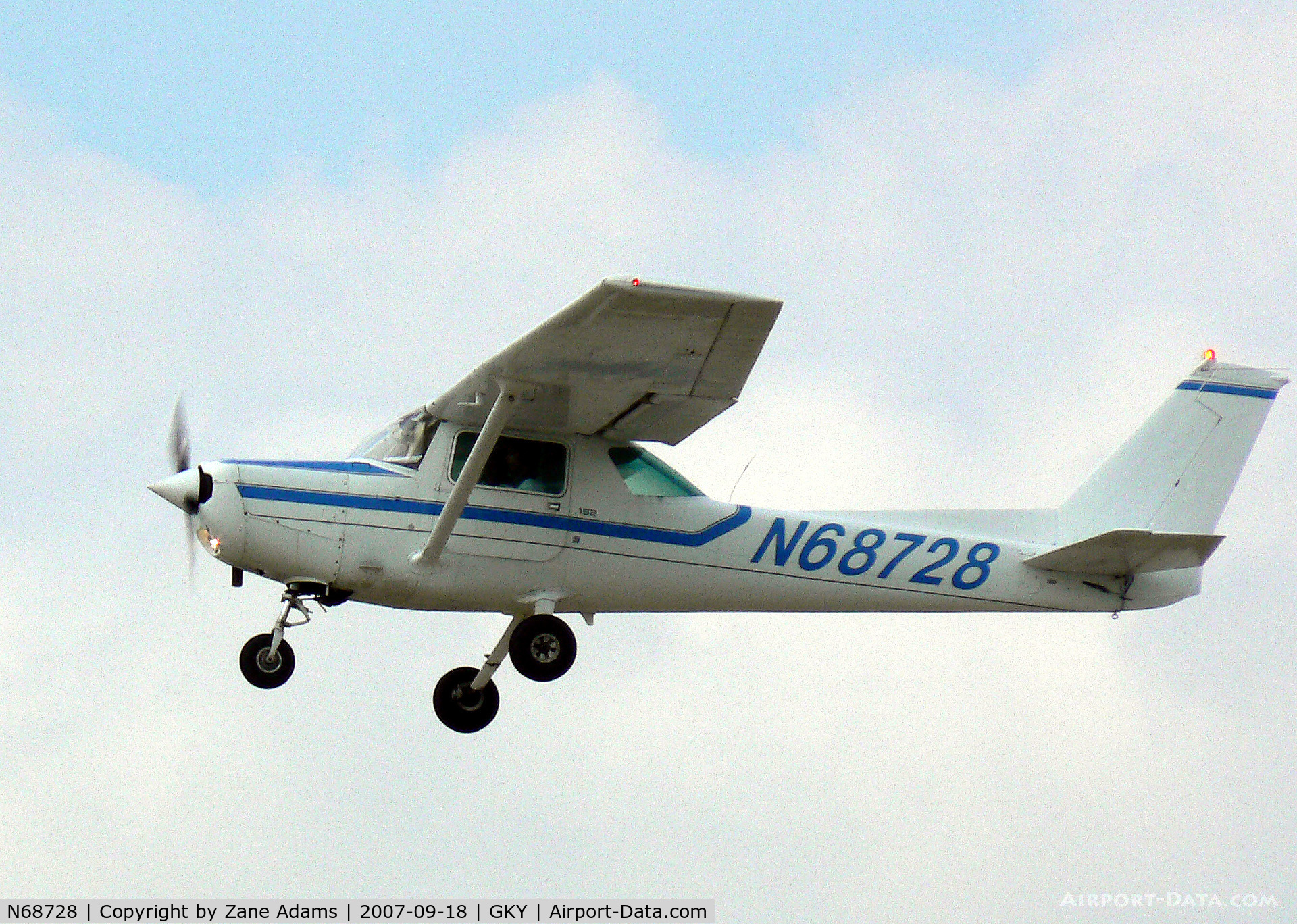 N68728, 1978 Cessna 152 C/N 15282341, Takeoff from Arlington Muni