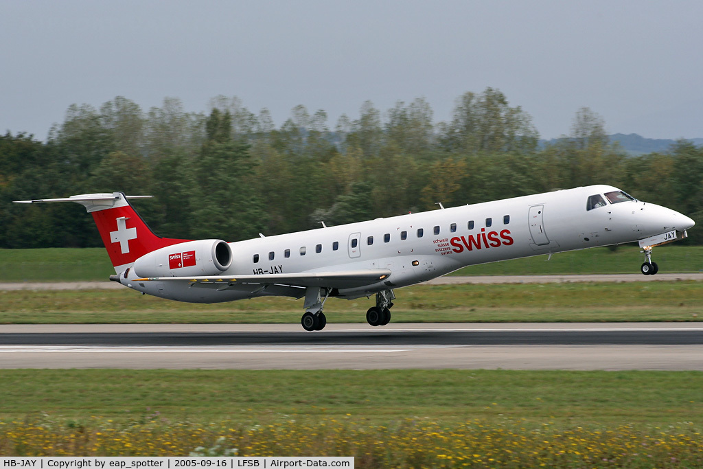HB-JAY, 2002 Embraer EMB-145LU (ERJ-145LU) C/N 145601, landing rwy 16