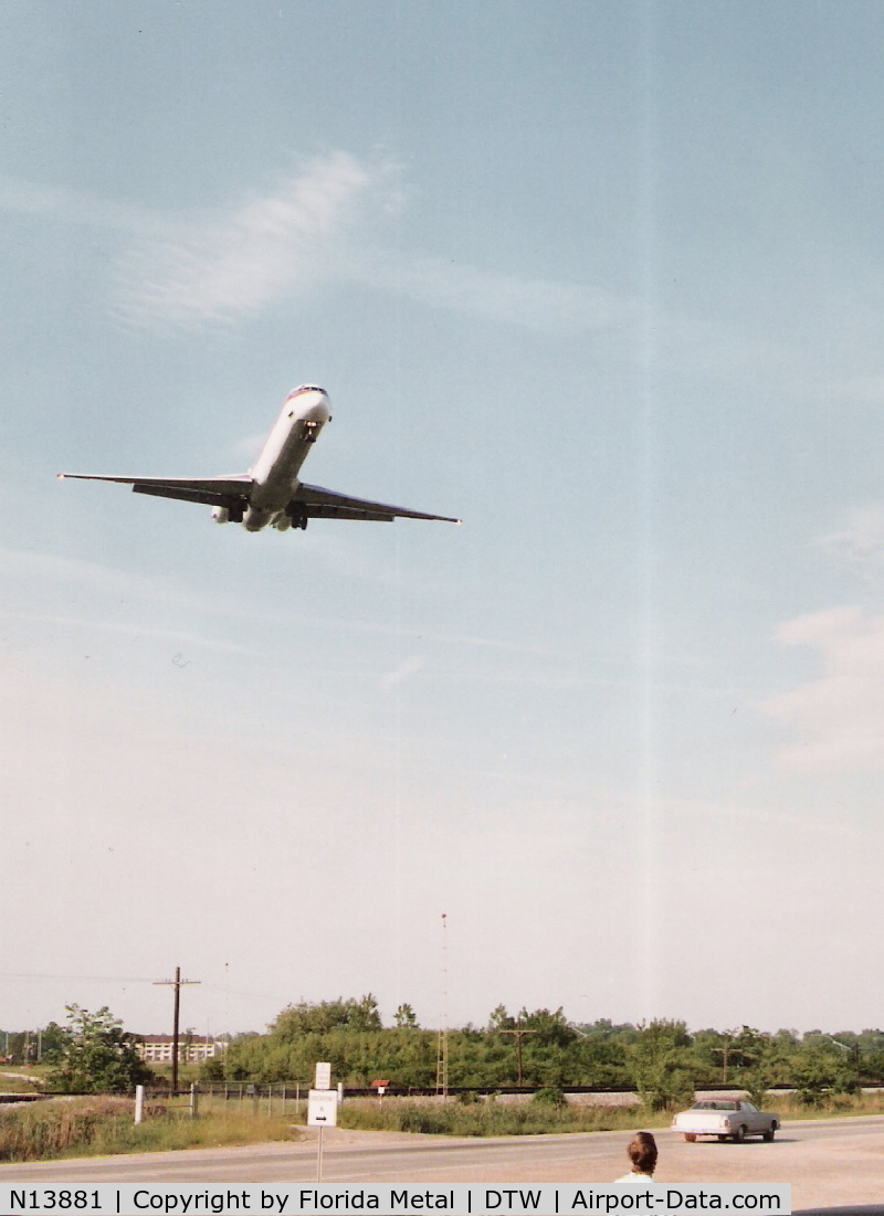 N13881, 1981 McDonnell Douglas MD-81 (DC-9-81) C/N 48045, Continental MD-80