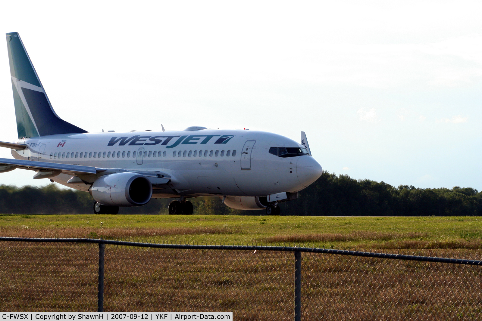 C-FWSX, 2004 Boeing 737-7CT C/N 32761, Taixing to runway 25, Flight to Calgary