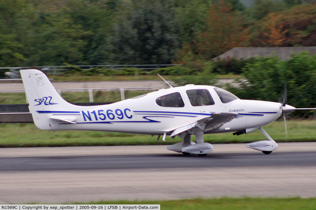 N1569C, 2003 Cirrus SR22 C/N 0581, landing on rwy 16