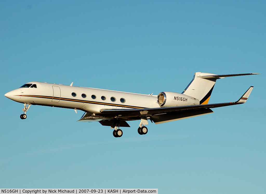 N516GH, 1998 Gulfstream Aerospace G-V C/N 553, Arriving 32 after the steelers game in PIT.