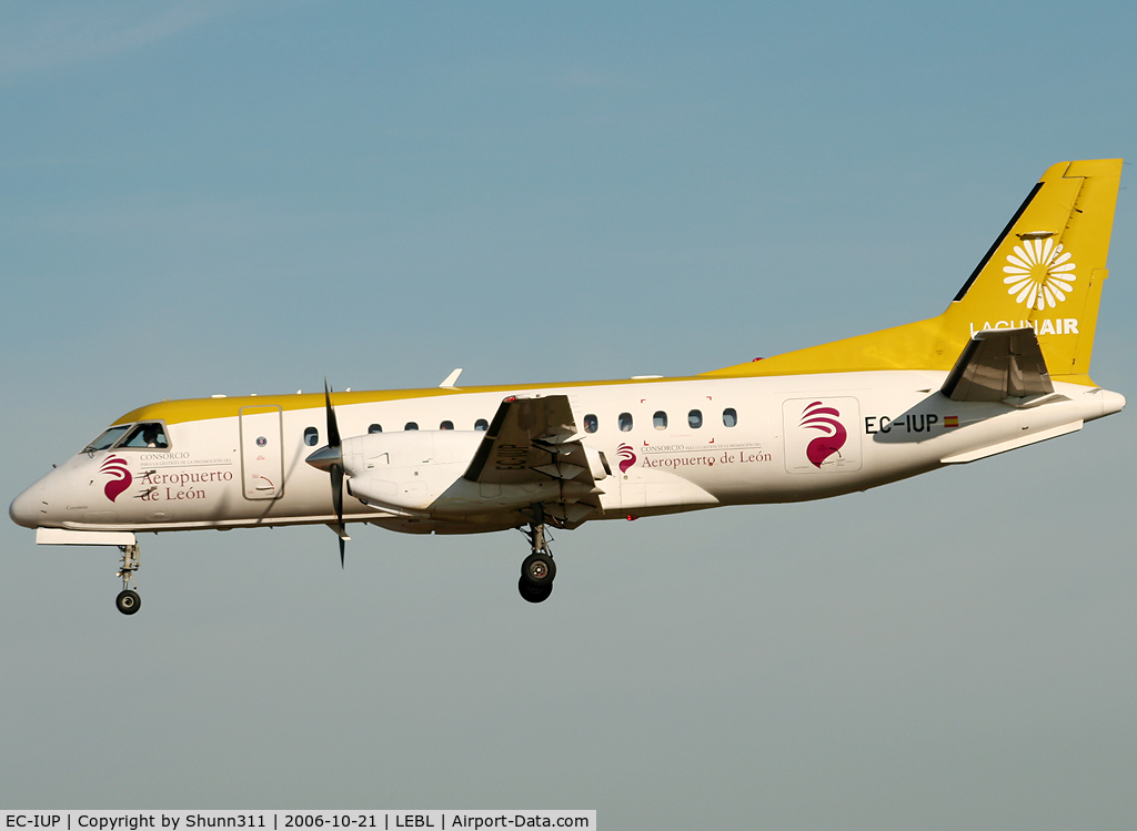 EC-IUP, 1987 Saab SF340A C/N 340A-083, Landing rwy 25L