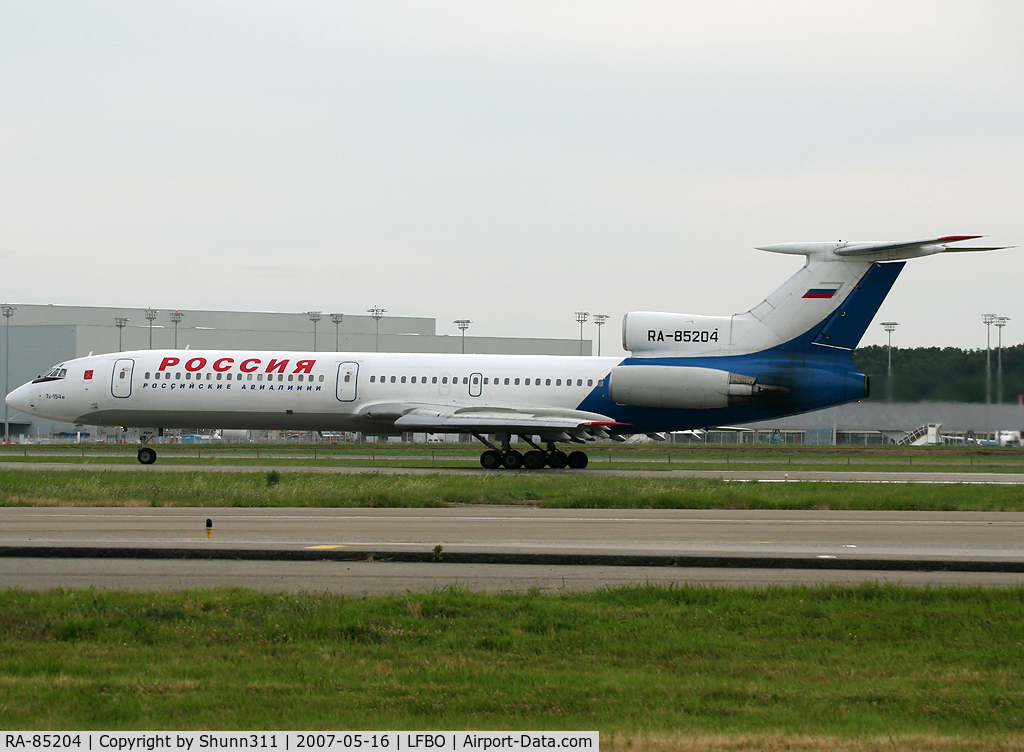 RA-85204, 1991 Tupolev Tu-154M C/N 91A886, Ready to take off rwy 14L with Rossiya titles