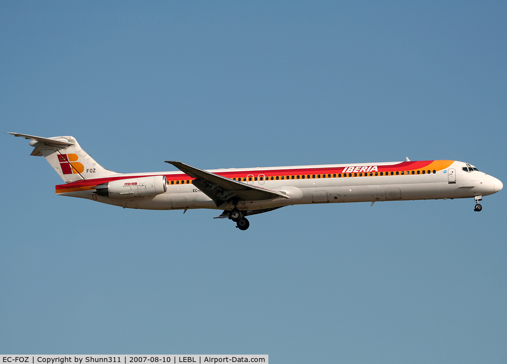 EC-FOZ, 1992 McDonnell Douglas MD-88 C/N 53308, Landing rwy 25L