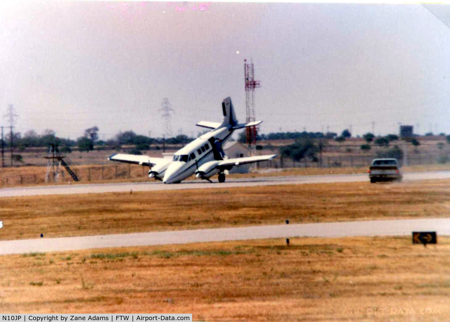 N10JP, 1973 Beech E90 King Air C/N LW-81, Emergency landing nose gear failure @1981
