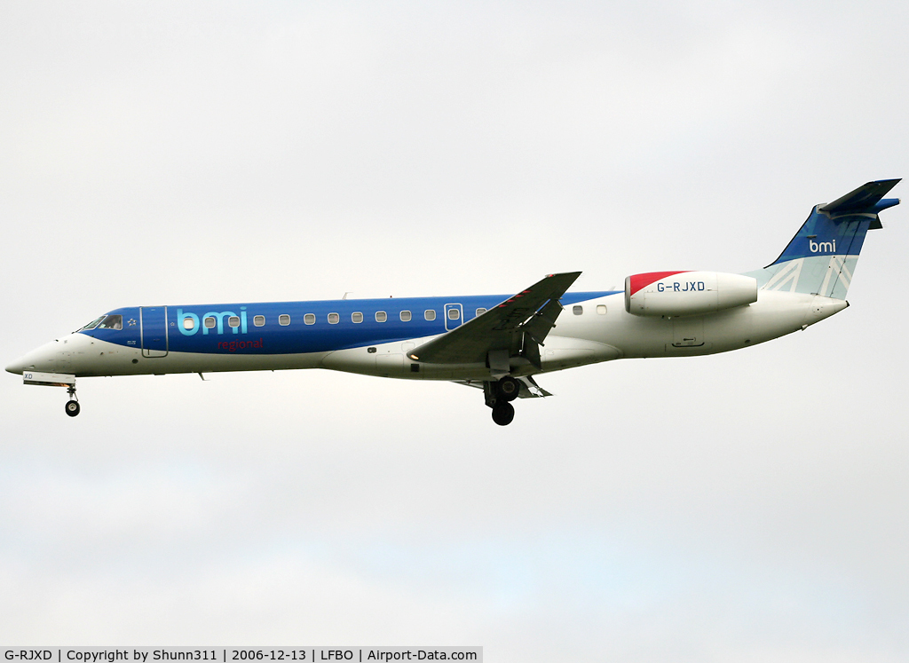 G-RJXD, 2000 Embraer EMB-145EP (ERJ-145EP) C/N 145207, Landing rwy 32L