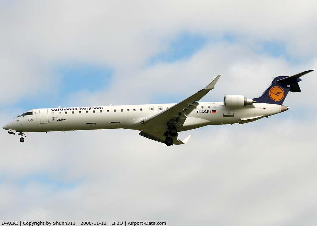 D-ACKI, 2006 Bombardier CRJ-900LR (CL-600-2D24) C/N 15088, Landing rwy 32L