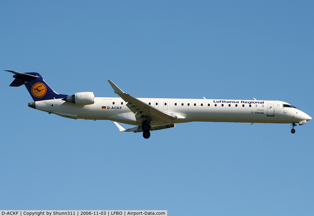 D-ACKF, 2006 Bombardier CRJ-900LR (CL-600-2D24) C/N 15083, Landing rwy 14R