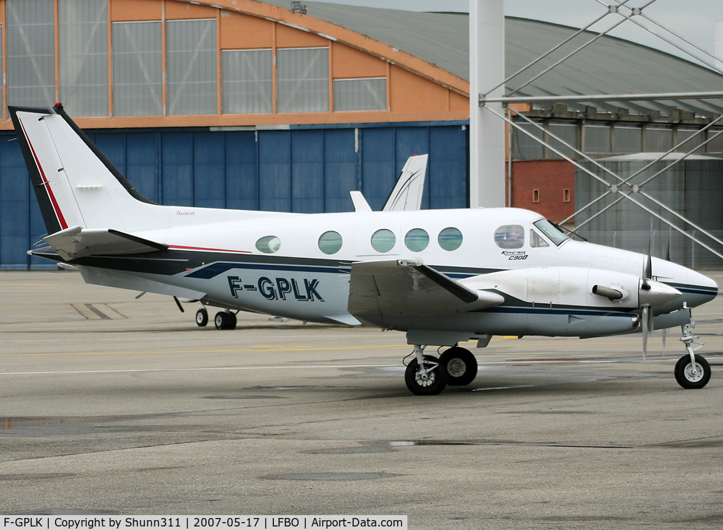 F-GPLK, 1995 Beech C90A King Air King Air C/N LJ-1391, Ready to make ground test at the general aviation apron
