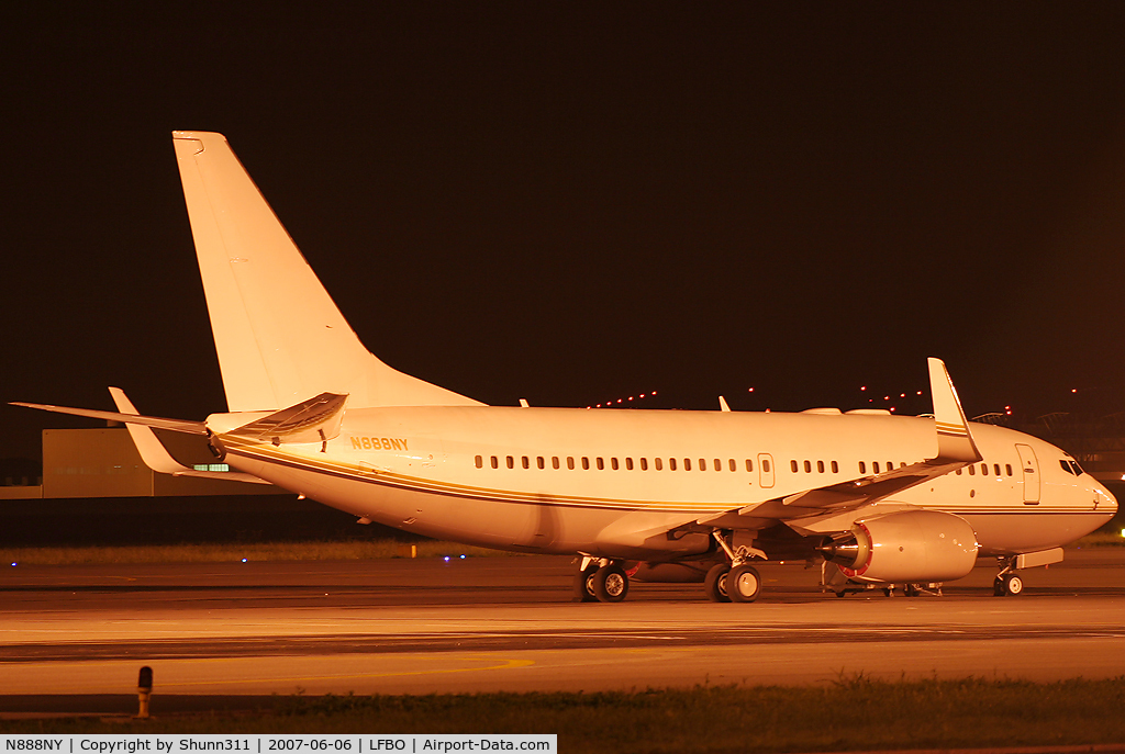 N888NY, 1999 Boeing 737-7CG BBJ C/N 30751, Parked at the general aviation apron
