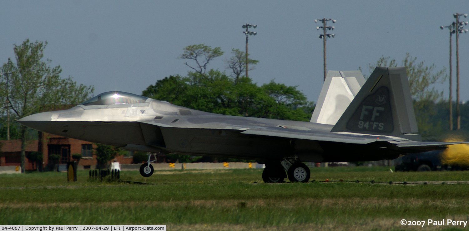 04-4067, 2004 Lockheed Martin F-22A Raptor C/N 4067, Putting back on the ground, right at the arresting gear