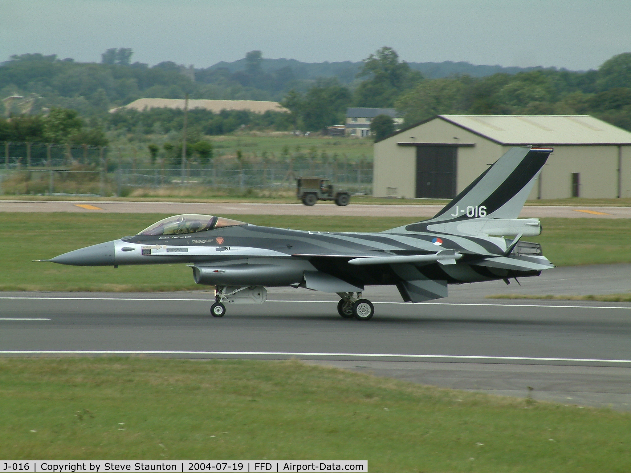 J-016, General Dynamics F-16AM Fighting Falcon C/N 6D-172, Royal International Air Tattoo 2004