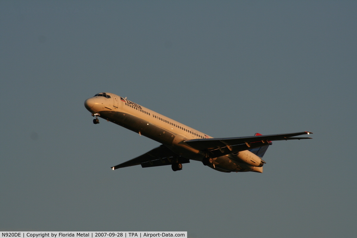 N920DE, 1993 McDonnell Douglas MD-88 C/N 53423, Delta