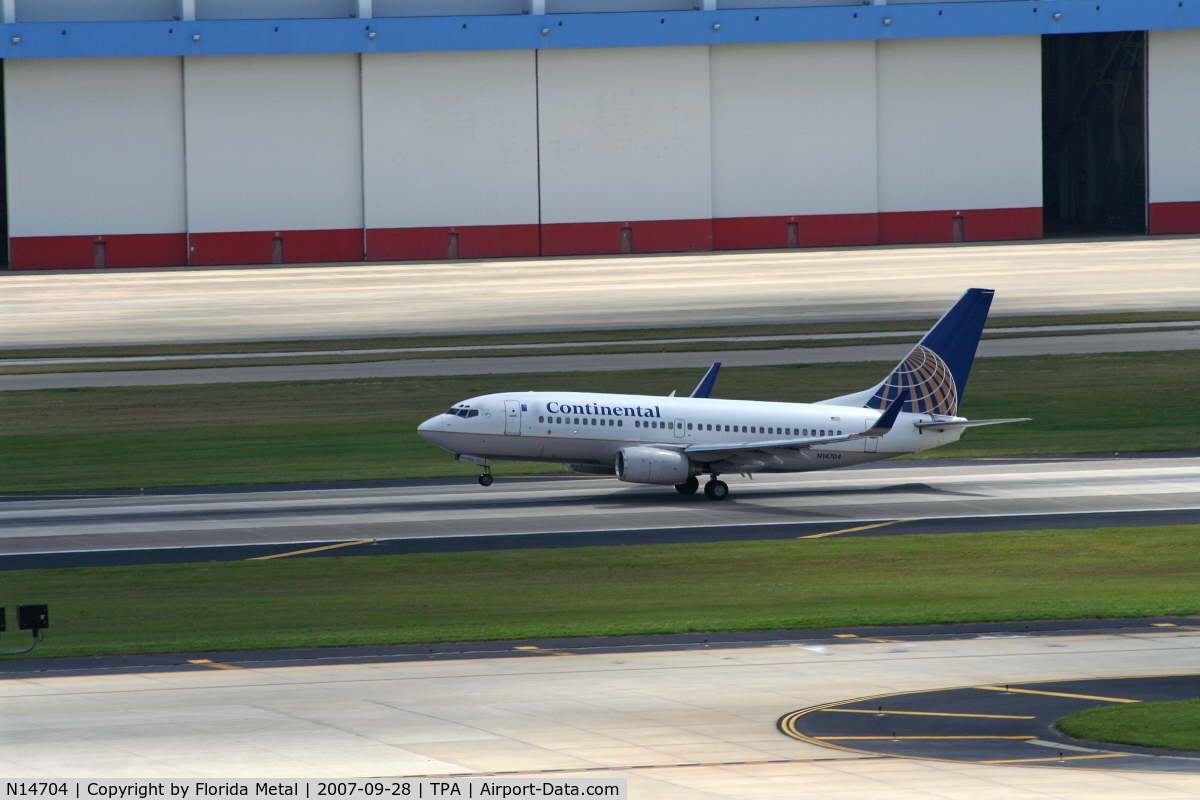 N14704, 1998 Boeing 737-724 C/N 28765, Continental