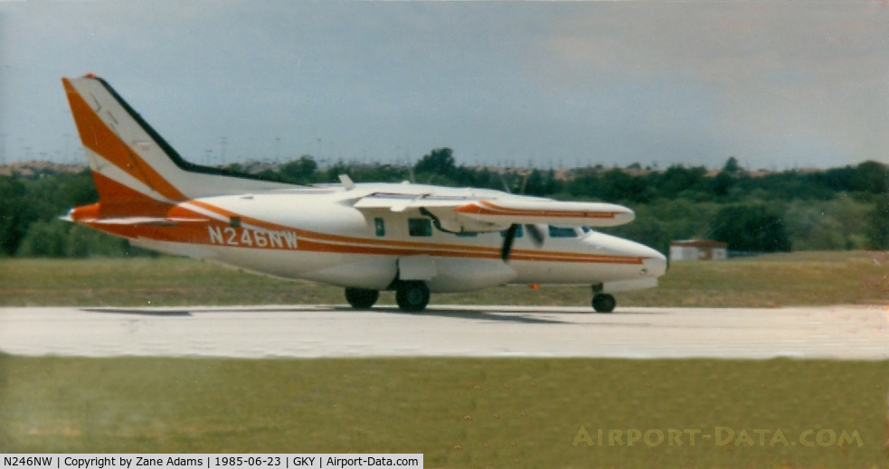 N246NW, 1981 Cessna 550 Citation II C/N 550-0313, Mitsubishi MU-2 on the runway at Arlington, TX