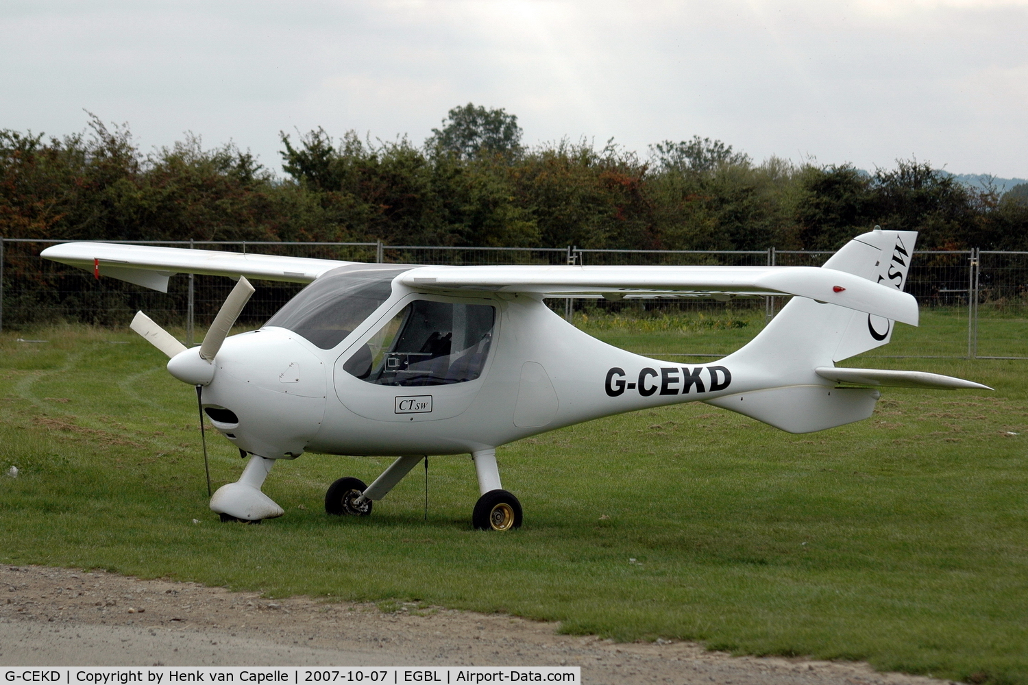 G-CEKD, 2007 Flight Design CTSW C/N 8255, Nice little white aeroplane