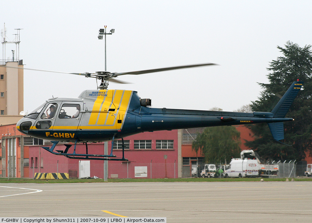 F-GHBV, Aerospatiale AS-350BA Ecureuil C/N 1544, Used by Biarritz Helicoptere and made his taxi for departure to Toulouse-Lasbordes airfield... Hello to nat ;-)