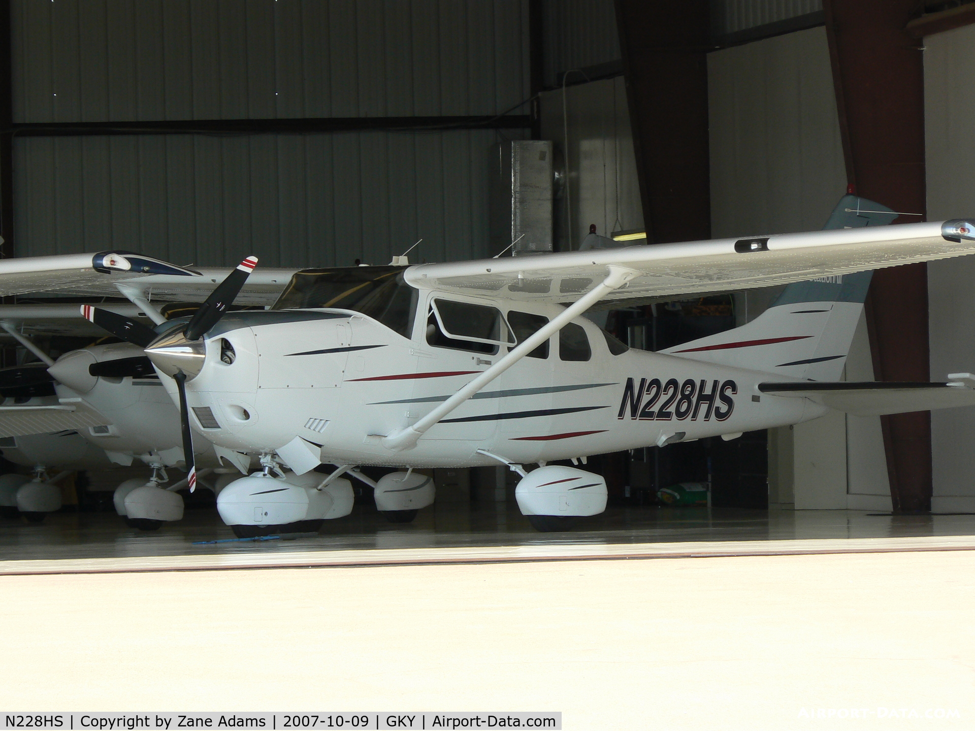N228HS, 2003 Cessna T206H Turbo Stationair C/N T20608419, In the hanger