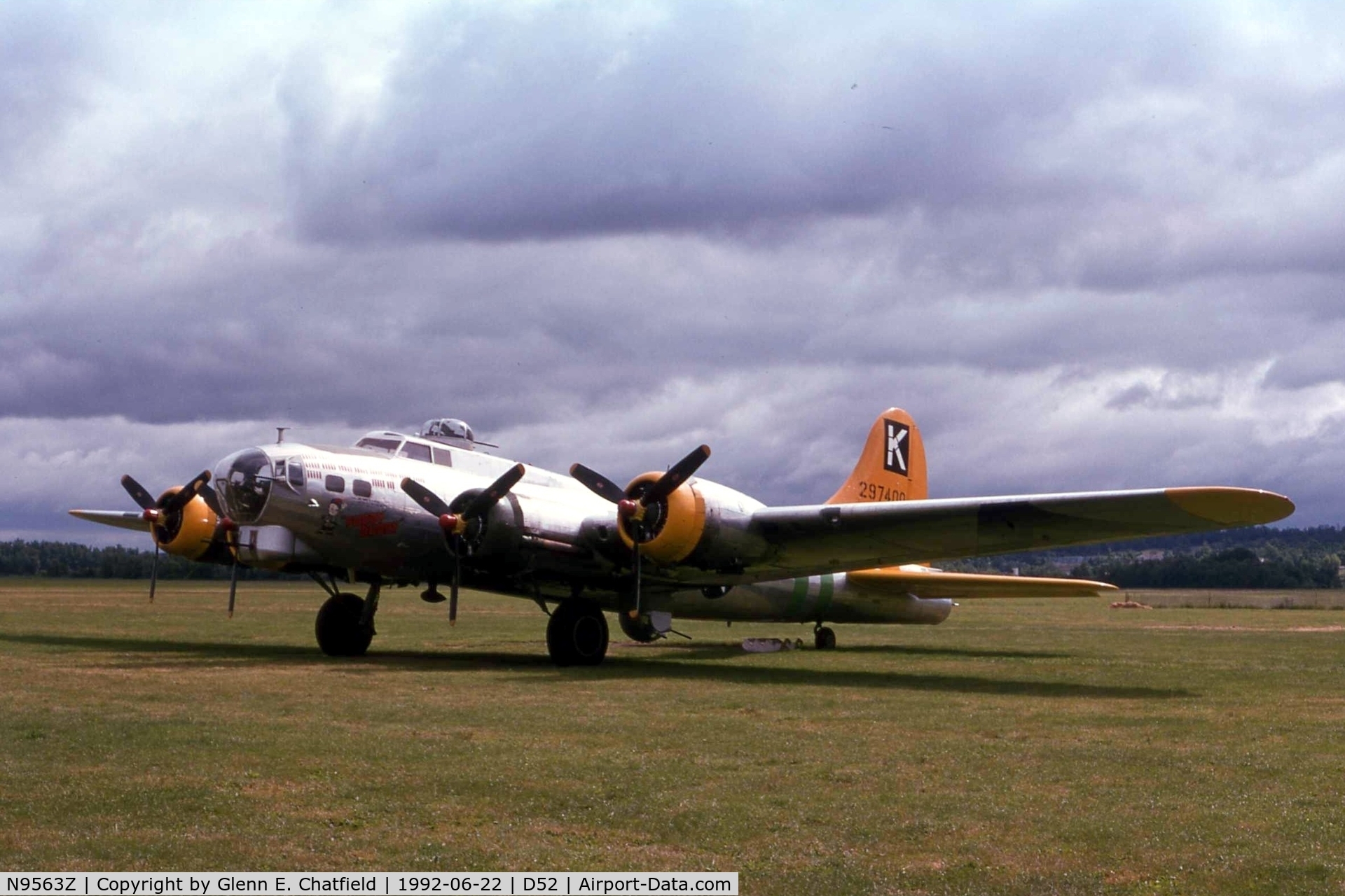 N9563Z, 1944 Boeing B-17G Flying Fortress C/N 32204, Fuddy Duddy at its home field