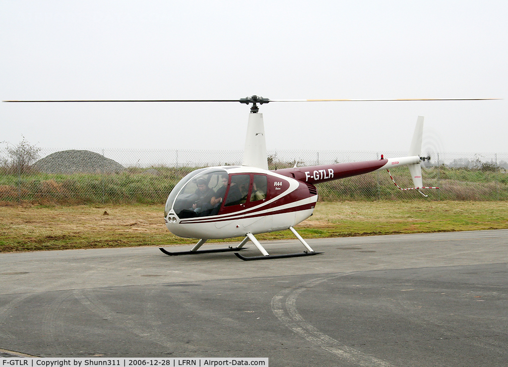 F-GTLR, Robinson R44 C/N 433, Arriving at the Yankee Delta home base...